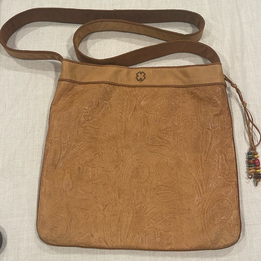 B1812 Lucky Brand Leather crossbody handbag